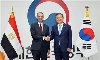 وزير الاتصالات يبحث مع وزير الداخلية الكوري تعزيز التعاون في مجال الحكومة الرقمية