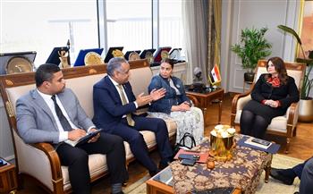 وزيرة الهجرة تلتقي إحدى نواب البرلمان المعنيين بشؤون المصريين في الخارج