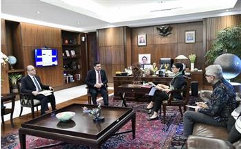 وزيرة خارجية إندونيسيا تبحث مع سفير مصر بجاكرتا تعزيز التعاون وآخر التطورات بغزة