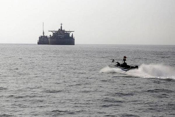 البحرية البريطانية تعلن عن حادث على بعد 89 ميلا بحريا في اليمن