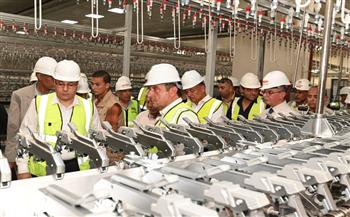 وزير قطاع الأعمال يتفقد عمليات الإنتاج بمصنع «غزل 4» في أولى جولاته الميدانية 
