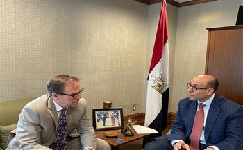 سفير مصر بكندا ورئيس رابطة الغاز يبحثان سبل التعاون المشترك