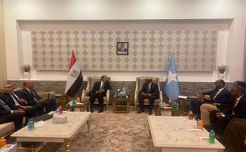وزير الخارجية يعقد مباحثات مع نظيريه الجيبوتي والصومالي خلال زيارته لتدشين خط طيران مباشر