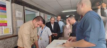 نائب وزير الصحة يتفقد مستشفى برج العرب بالإسكندرية ويوجه برفع كفائته