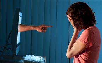 ضبط شخص بتهمة ابتزاز فتاة وتهديدها عبر الفيس بوك بالإسكندرية
