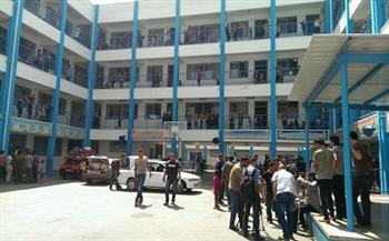 إعلام إسرائيلي يزعم اغتيال مسؤول بحماس جراء قصف على مدرسة بالنصيرات
