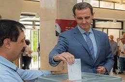 الرئيس السوري يدلي بصوته في انتخابات مجلس الشعب بدمشق