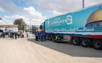 دخول 27 شاحنة مساعدات إنسانية ووقود لقطاع غزة عبر معبر كرم أبو سالم