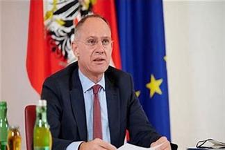 وزير الداخلية النمساوي : 140 طالب لجوء من سوريا وأفغانستان غادروا البلاد طواعية