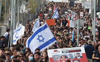 الآلاف يتظاهرون في تل أبيب لمطالبة نتنياهو بإبرام صفقة لتبادل المحتجزين