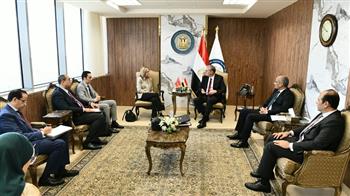 وزير البترول يبحث  مع سفيرة النرويج بالقاهرة مستجدات مشروع إنتاج الهيدروجين الأخضر 
