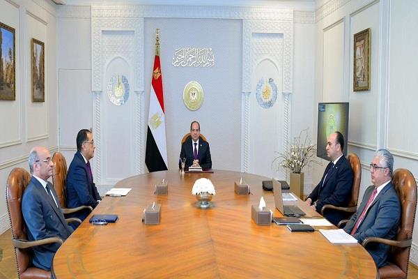 الرئيس السيسي يجتمع مع رئيس الوزراء ورئيس الهيئة العامة للمنطقة الاقتصادية لمتابعة جهود عمل الحكومة الجديدة
