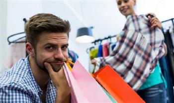 للمرأة.. 6 طرق بسيطة تجعل زوجك يشاركك التسوق