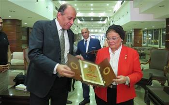 نادي قضاة مصر يكرم عبلة الألفي نائب وزير الصحة لشؤون السكان