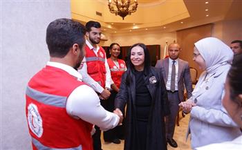 وزيرة التضامن تتفقد المركز العام للهلال الأحمر المصري