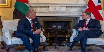 العاهل الأردني ورئيس وزراء بريطانيا يؤكدان ضرورة التوصل لوقف فوري لإطلاق النار في غزة