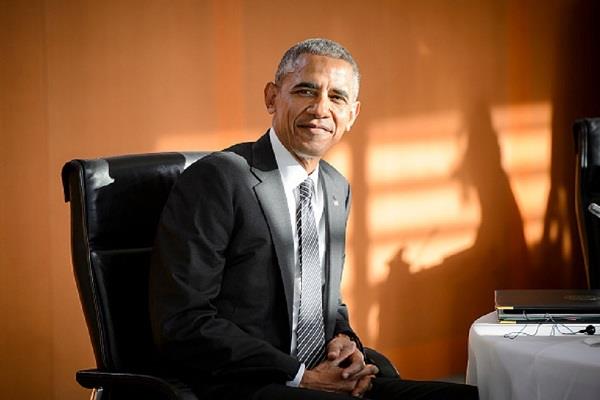 أوباما يعلن دعمه لكاملا هاريس في مساعيها لتولي الرئاسة الأمريكية