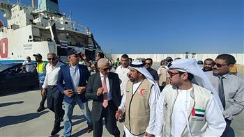 محافظ شمال سيناء يستقبل سفينة المساعدات الإماراتية في ميناء العريش