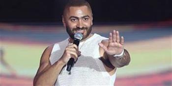 تامر حسني يغني أحدث أغانيه في مهرجان العلمين