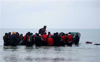 السلطات الفرنسية: مقتل امرأة وإنقاذ عشرات من المهاجرين أثناء عبورهم بحر المانش