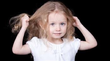 لعلاج خشونة شعر ابنتك.. تعرفي على خطوات استخدام زيت الأرجان لتنعيم الشعر