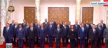 صورة تذكارية للرئيس السيسي مع المحافظين الجدد عقب أدائهم اليمين الدستورية