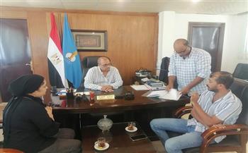 رئيس مدينة مرسى علم يلتقى بعدد من المواطنين لسماع شكواهم