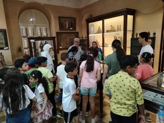 ورش ولقاءات تثقيفية للأطفال في جولة أتوبيس الفن بمتحف الجمعية الجغرافية