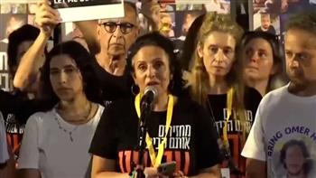أمهات الأسرى الإسرائيليين يُطالبون نتنياهو بإظهار الشجاعة والتوقيع على صفقة الأسرى