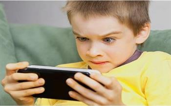 أخصائي نفسي يقدم نصائح حول تعرض الأطفال للمهدئات الإلكترونية