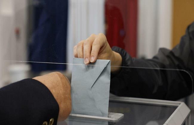 الداخلية الفرنسية: نسبة المشاركة في الانتخابات التشريعية حتى منتصف النهار بلغت 26.63%