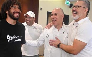 النني يصل إلى معسكر المنتخب الأوليمبي.. وميكالى يستقبله بحفاوة  