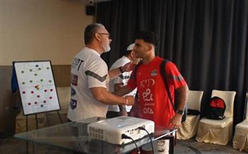 ميكالي يرحب بزيزو في معسكر المنتخب الأوليمبي.. والأجواء الإيجابية تسيطر على اللاعبين