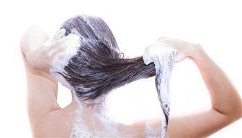 لصحة شعرك وبشرتك.. 6 أخطاء تجنبيها عند الاستحمام