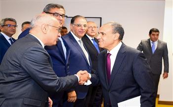 وزير الخارجية يجتمع مع القيادات من مساعدي الوزير ومديري الإدارات