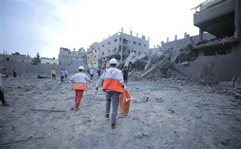 الهلال الاحمر الفلسطيني: طواقمنا تنقل شهيدا و6 إصابات بعد استهداف منزل في بيت لاهيا شمال قطاع غزة