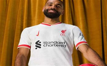 محمد صلاح يشارك في الترويج للقميص الثالث لفريق ليفربول