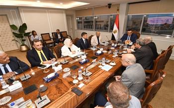 وزير الإسكان يلتقى مسئولى الاتحاد المصرى لمقاولي التشييد والبناء لبحث التحديات التى تواجه شركات المقاولات