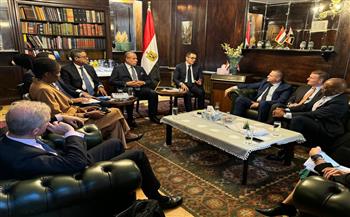 الخطيب يبحث مع عدد من البنوك الدولية بالمملكة المتحدة تعزيز الاستثمار في مصر 