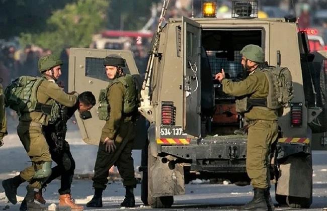 الاحتلال الإسرائيلي يعتقل 25 فلسطينيا في الضفة الغربية