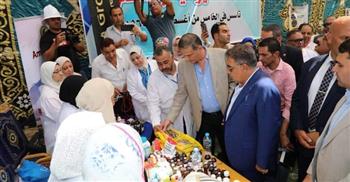   وزير الزراعة يفتتح منفذًا للسلع الغذائية ويتفقد قافلة بيطرية لدعم المربين بالدقهلية