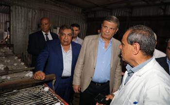 وزير الزراعة يتفقد محطة إنتاج البيض ومصنع الأعلاف التابعين للإصلاح الزراعي بالدقهلية