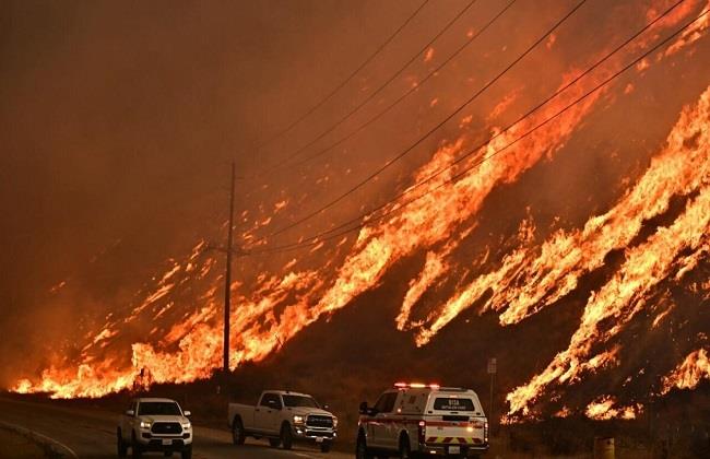 الولايات المتحدة.. حريق غابات يجتاح شمال لوس أنجلوس ويجبر آلاف السكان على مغادرة منازلهم