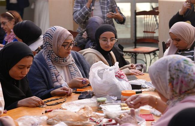 في ورش "أهل مصر" للمرأة بالغردقة.. إبداعات فنية وأدبية وزيارة لمتحف الأحياء