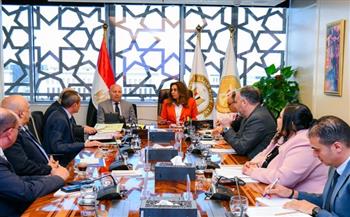 وزيرة التنمية المحلية تتابع مع محافظ القاهرة الجهود الحالية والمستقبلية لتطوير المجازر الحيوانية