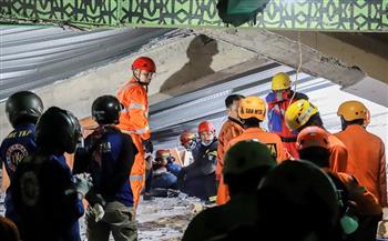 هيئة الإنقاذ الإندونيسية: نعمل على قدم وساق لإنقاذ ضحايا انهيار مدرسة من تحت الأنقاض