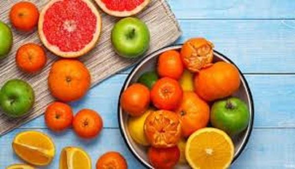 فواكه شتوية تمنح بشرتك إشراقة طبيعية ونضارة لا تُقاوم