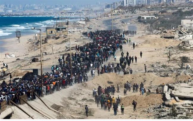 آلاف النازحين يبدأون العودة إلى مدينة غزة وشمال القطاع مع دخول وقف إطلاق النار حيز التنفيذ