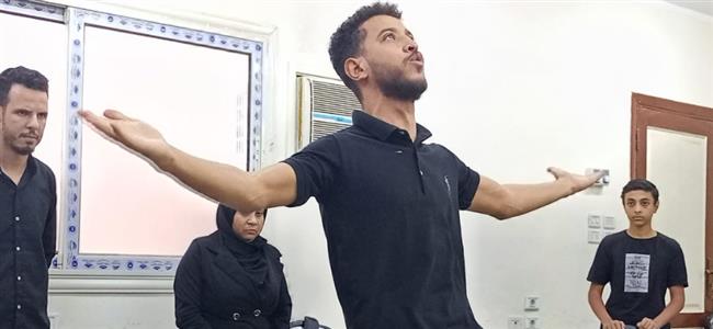"أحيانا نتقدم إلى الخلف" يفتتح مشاهدات نوادي المسرح بسوهاج 