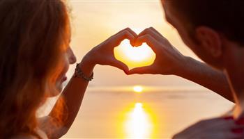 قبل الارتباط...7 علامات تكشف الرجل الآمن عاطفيا 